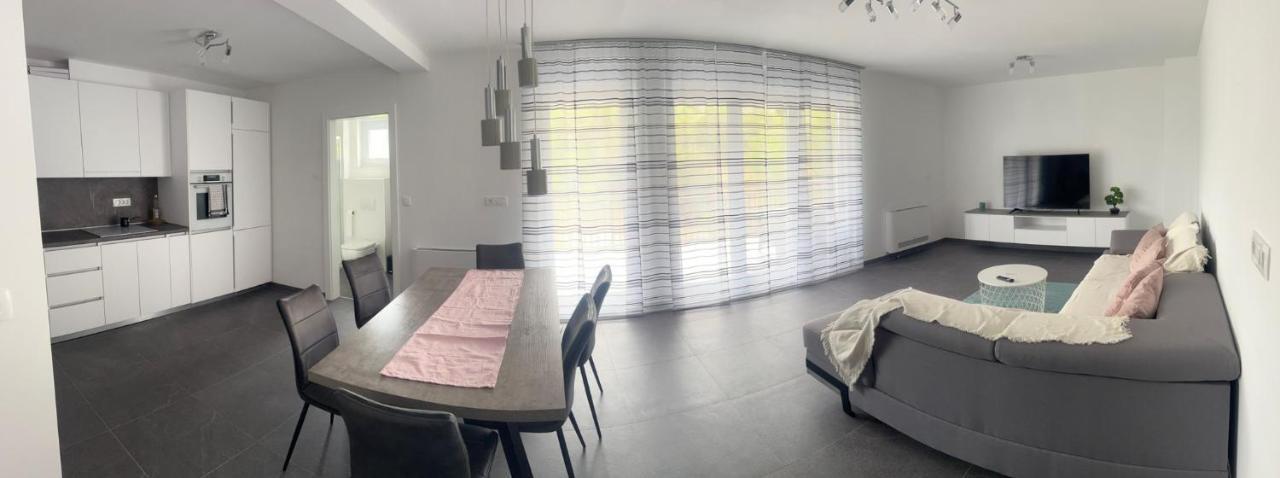 Apartmani Lana Rab Town Buitenkant foto