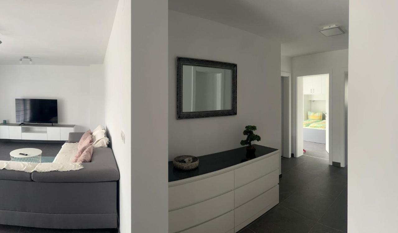 Apartmani Lana Rab Town Buitenkant foto
